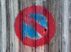 no waiting sign on wooden boards