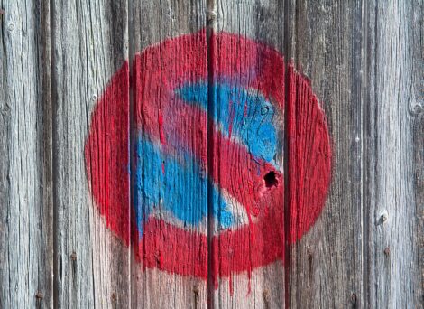 no waiting sign on wooden boards